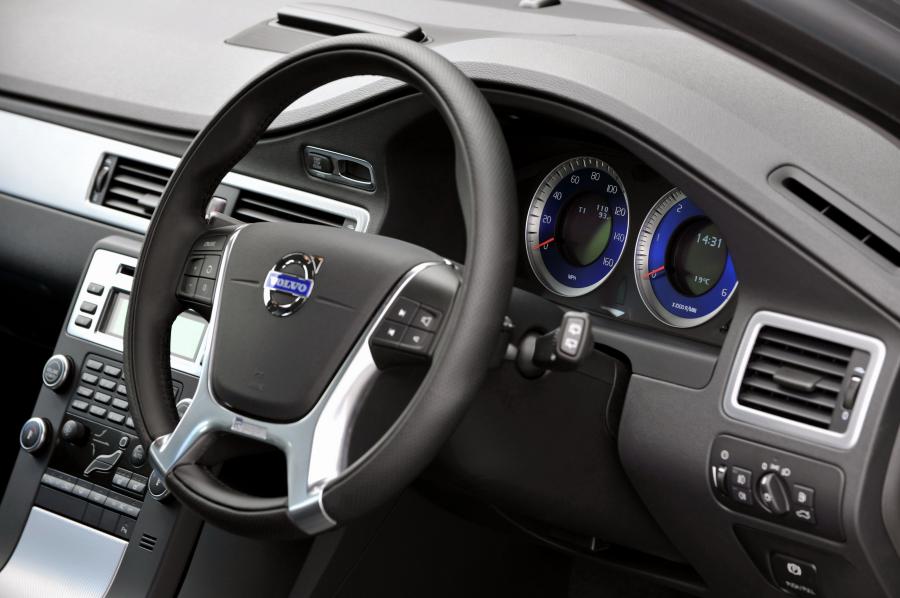  Volvo V70 2010 года  (фото 25 из 62)